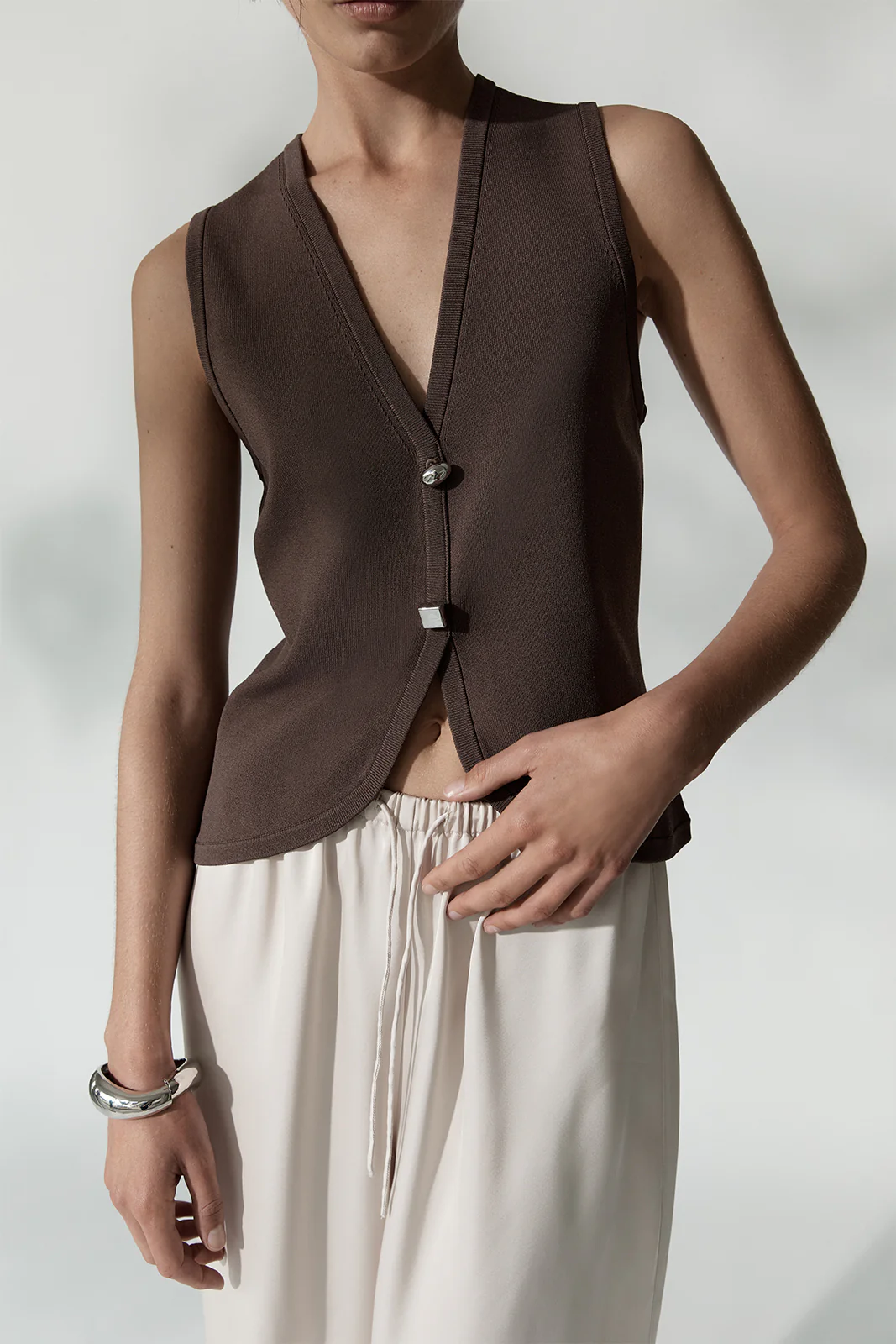 Lana Knit Vest Chocolate - Image 2
