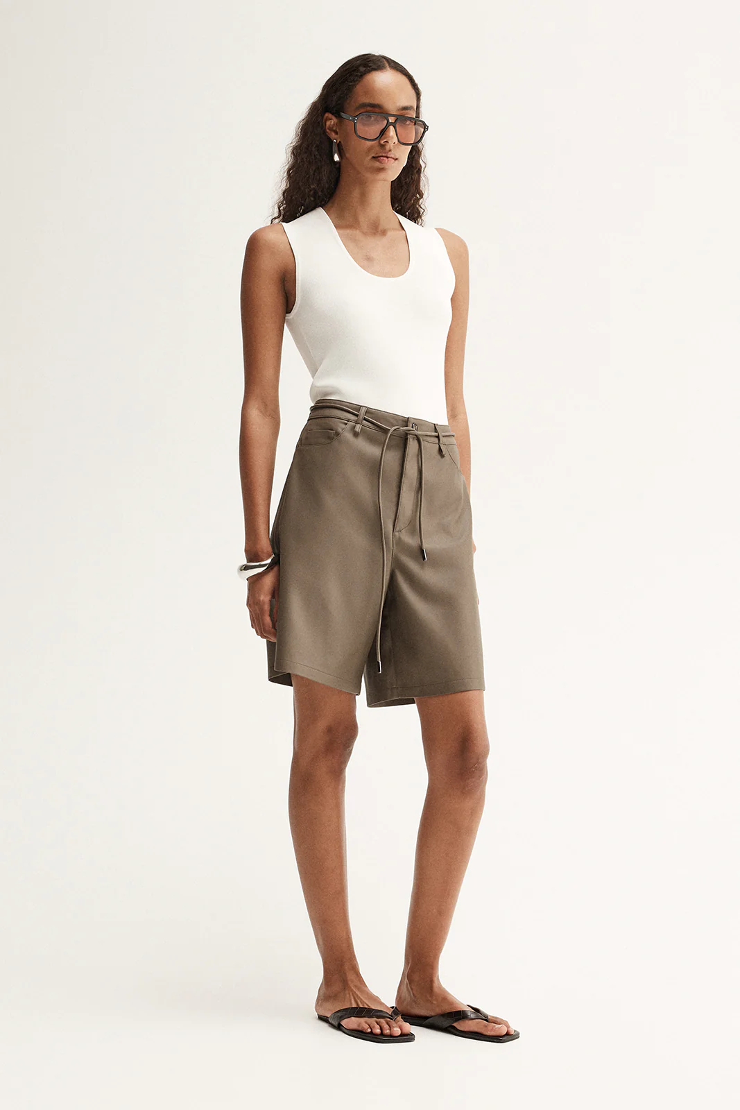 Rae Short Taupe - Image 4
