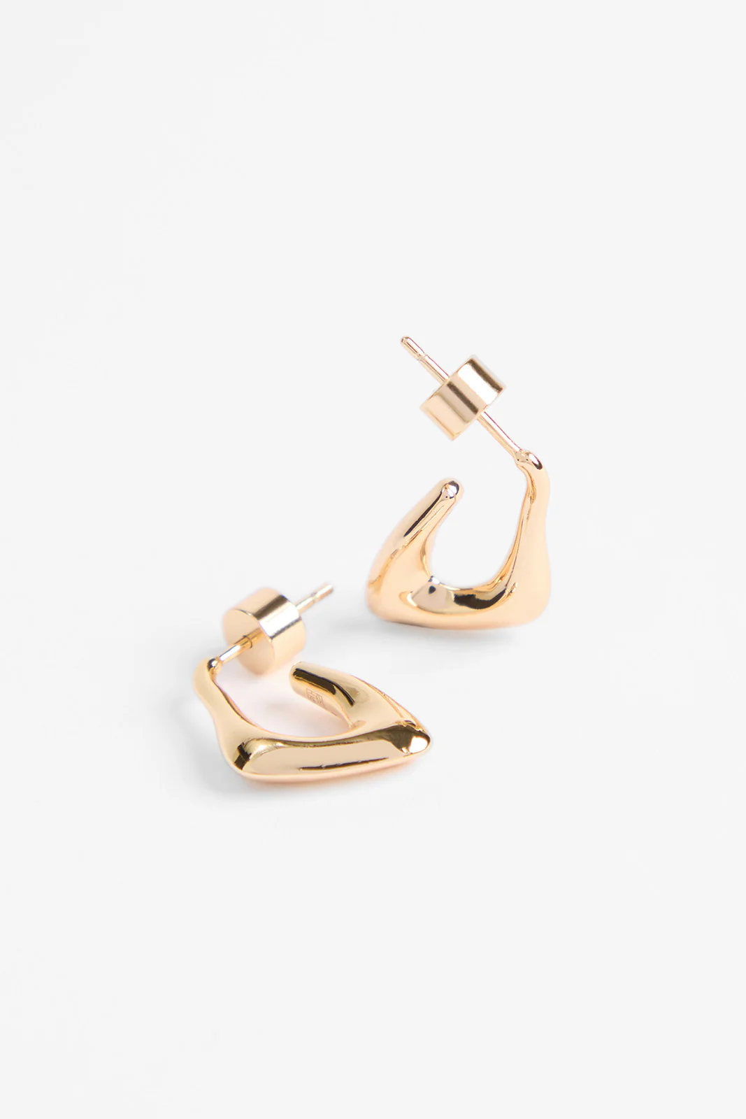 Wave Earring Gold - Image 3